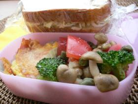 キャベツのサンドイッチのお弁当の画像