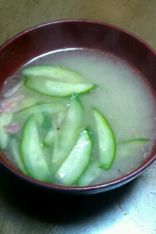 あっ！と驚く…俺流の胡瓜と桜エビの味噌汁の画像