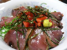 トマト入りトロかつお丼