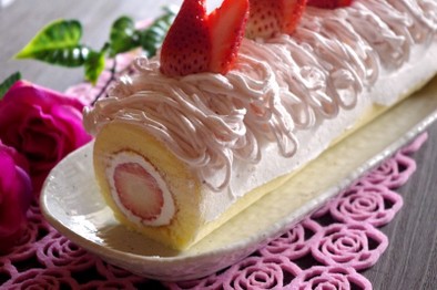 雛ケーキ☆苺モンブランのロールケーキの写真
