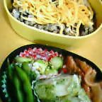 お弁当　ひじきご飯と生姜焼きの画像