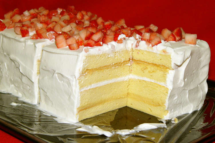 デコレーションケーキ シンプルデコで絶品 レシピ 作り方 By ともみきっちん クックパッド 簡単おいしいみんなのレシピが353万品