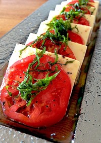豆腐と完熟トマトのカプレーゼ