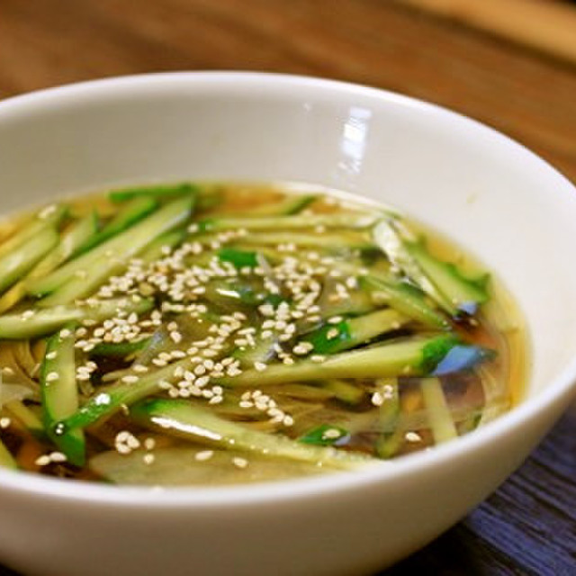 さっぱり 冷たいキュウリのスープ レシピ 作り方 By Taniko0110 クックパッド 簡単おいしいみんなのレシピが360万品