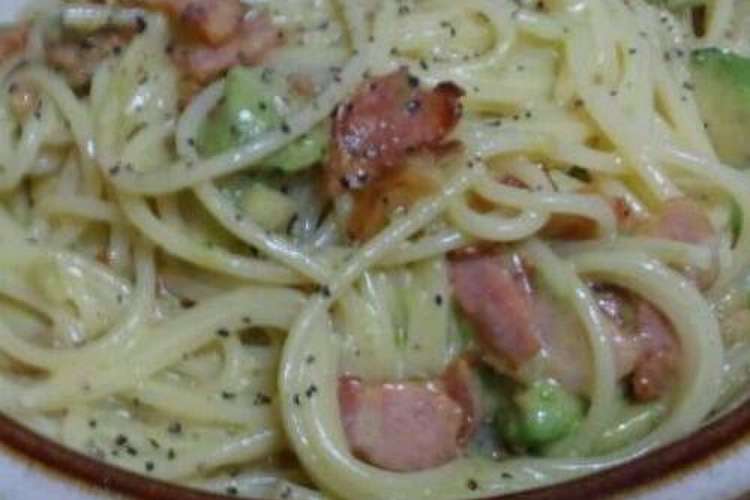 アボカドとベーコンのクリームパスタ レシピ 作り方 By めだかと猫と犬 クックパッド 簡単おいしいみんなのレシピが360万品