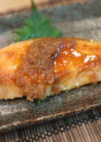 鮭のニンニクバター醤油