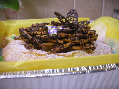 イースターのお祝いに。鳥の巣と卵のケーキの写真