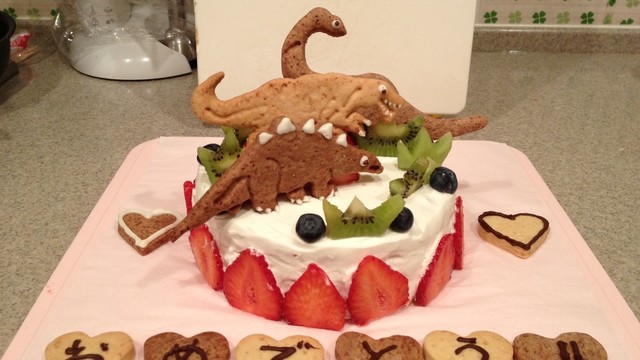 誕生日スペシャル恐竜ケーキ レシピ 作り方 By あままみ クックパッド 簡単おいしいみんなのレシピが356万品