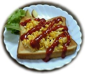 スクランブルエッグのオープンサンド