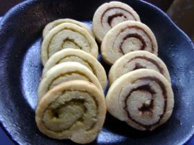 緑茶の渦巻きクッキーαシナモンロールクッキー