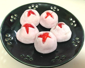 白餡で上品な甘さのいちご大福