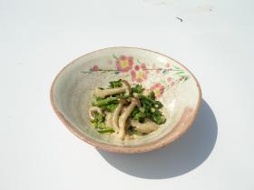 干物の入った大粒しめじの和洋サラダ