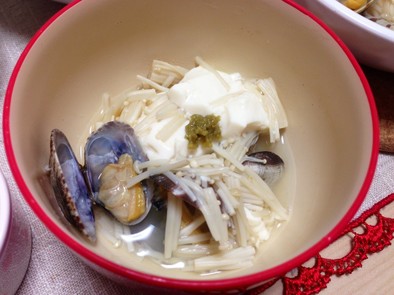 豆腐とアサリの酒蒸しスープ（低糖質）の写真