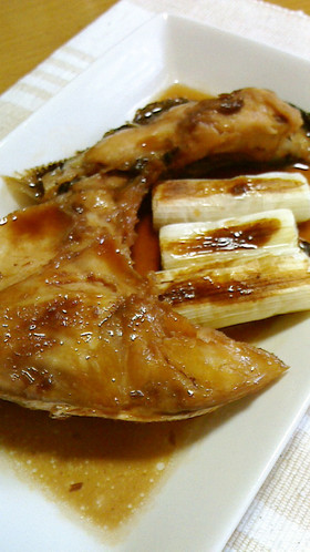 カンパチカマの煮付け・焼きネギ添え