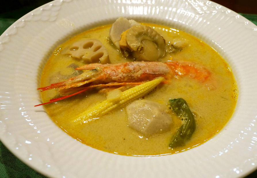 タイ風シーフードカレースープの画像