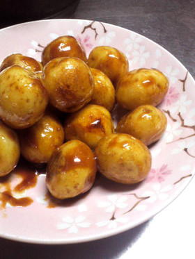 新じゃが小芋の<照り照り>甘辛味噌炒め煮