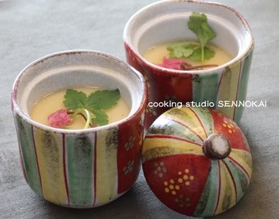 桜の花の茶碗蒸し ホタテ風味の写真
