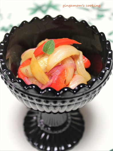 酢玉ねぎ＆炒めた玉ねぎ・パプリカの和え物の写真