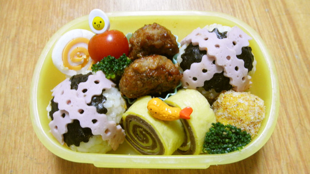 キャラ弁に ハサミで簡単 レースおにぎり レシピ 作り方 By Ancooooo クックパッド 簡単おいしいみんなのレシピが355万品