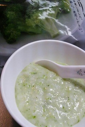 簡単!ブロッコリーの豆乳粥☆離乳食初期~