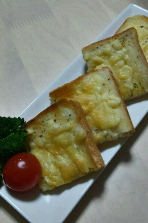 食パンでガーリックチーズトーストの画像