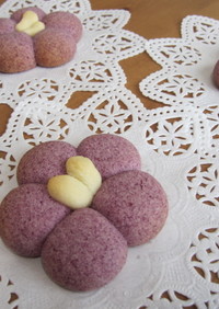 紫いもでお花のクッキー