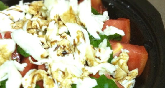 トマト、バジル、モッツレラのサラダ by ダイスケ0605 【クックパッド】 簡単おいしいみんなのレシピが349万品