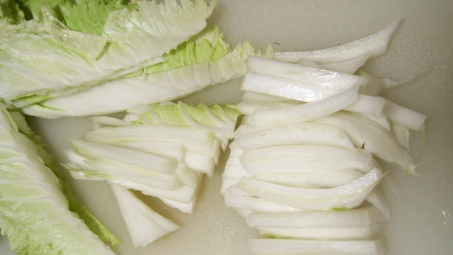 ご存知 鍋が美味しくなる白菜の切り方 レシピ 作り方 By Hirotofumi クックパッド 簡単おいしいみんなのレシピが364万品
