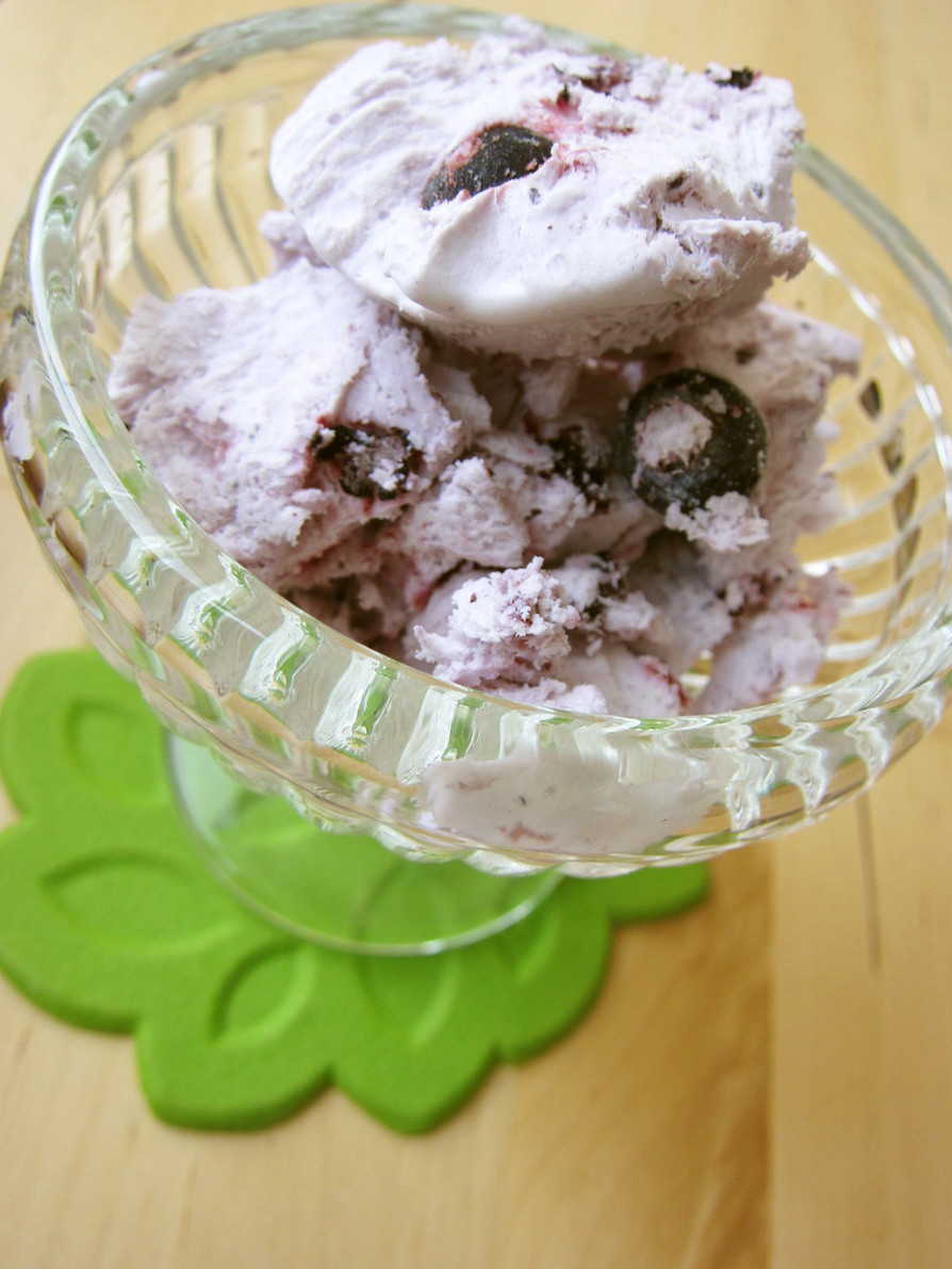 ブルーベリーの豆乳アイスクリームの画像