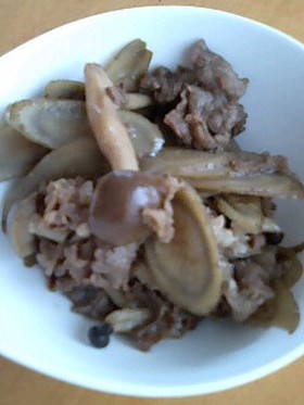 ご飯がすすむ!牛肉ときのこの煮物