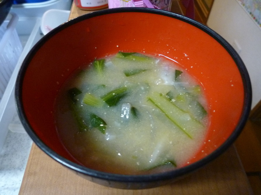 味噌汁（小松菜＋大根）の画像