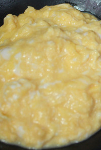チーズと豆乳でふわふわスクランブルエッグ
