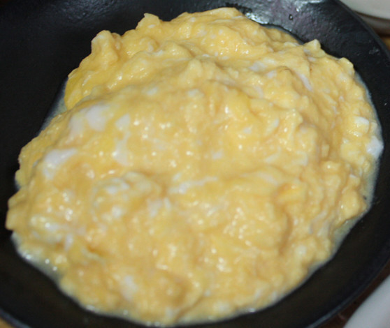 チーズと豆乳でふわふわスクランブルエッグの画像