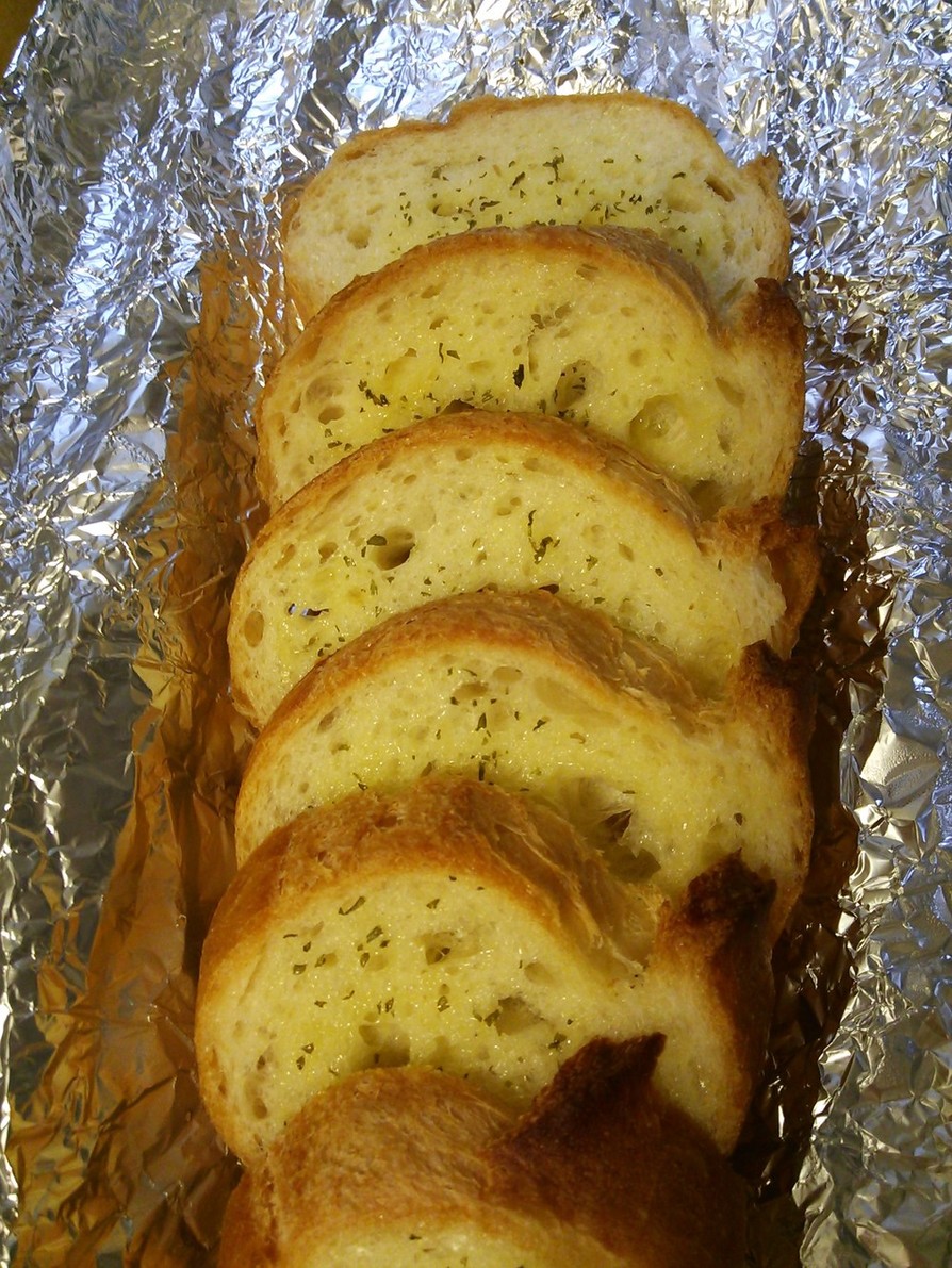 フランスパンで簡単♪ガーリックトーストの画像