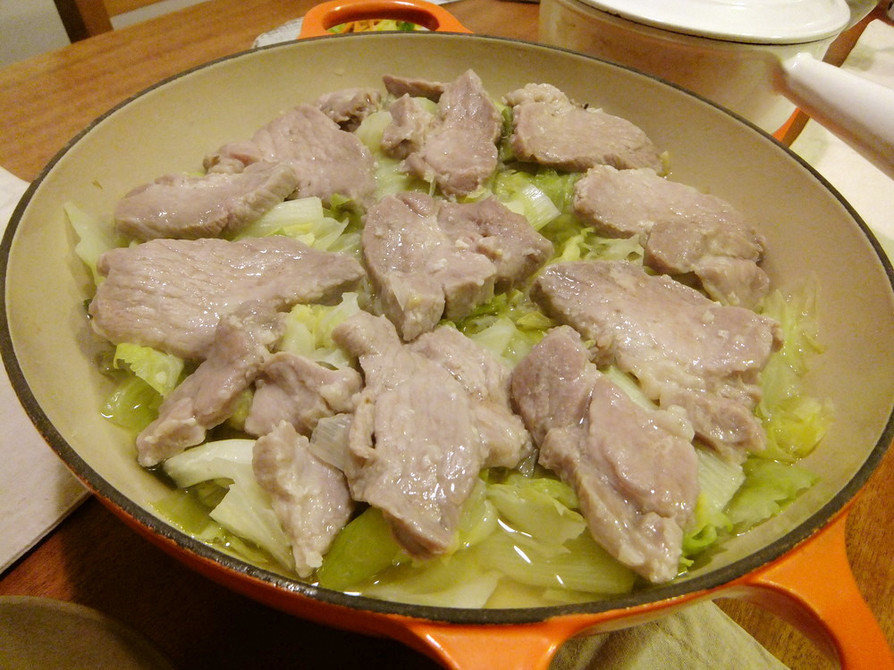 ルクルーゼで＊塩麹豚とキャベツの蒸し物＊の画像