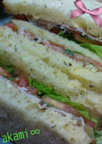 自家製食パンでサンドイッチ
