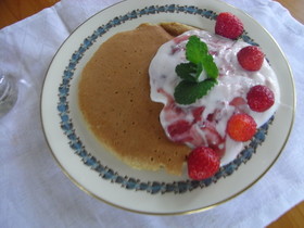 イチゴヨーグルトソースケーキ