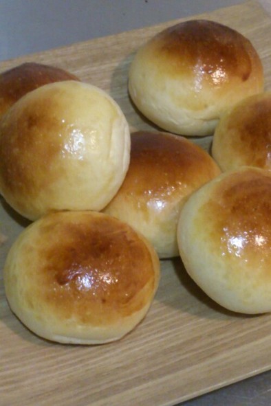 ホームベーカリー☆ミルクバターロールパンの写真
