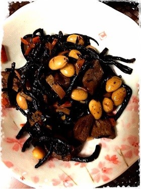 高野豆腐入りの大豆とひじきの煮物の画像
