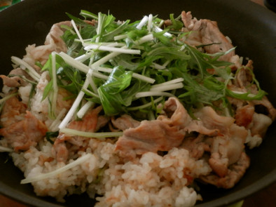 簡単まかない☆水菜と豚肉のおこげご飯の写真