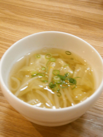 ダシダで☆もやしと白菜の貧民救済スープの写真
