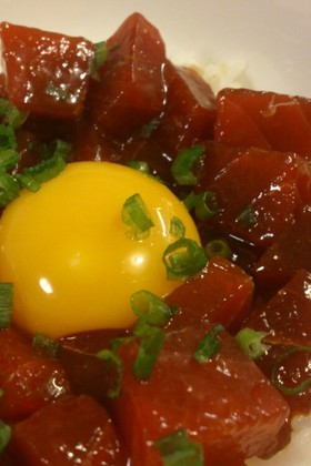 まぐろユッケ丼