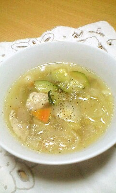 玉ねぎと残り野菜のスープの写真