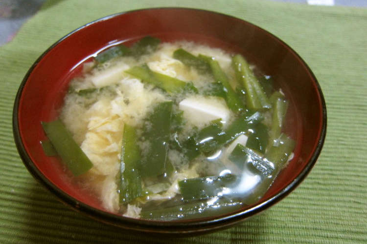 ニラと豆腐のふんわり玉子味噌汁 レシピ 作り方 By Puyopunyu クックパッド
