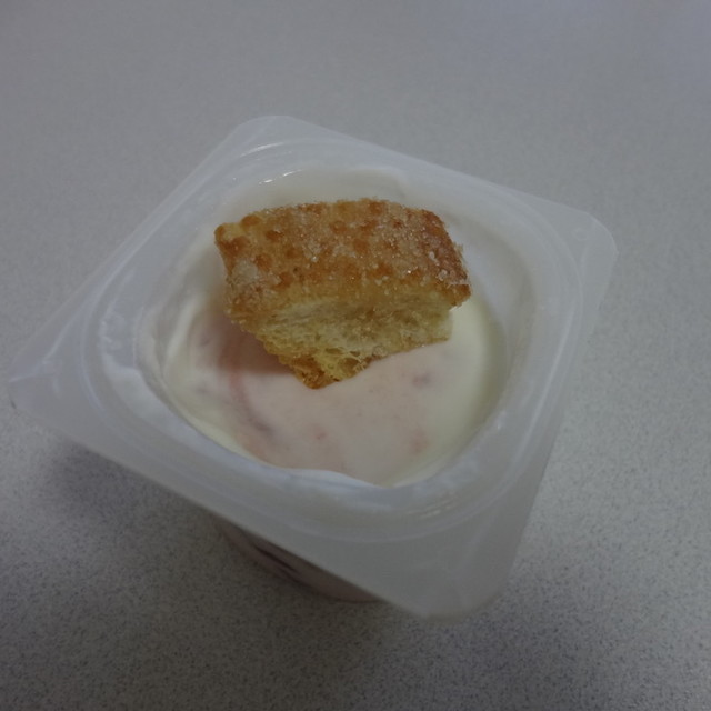 ダノンビオ ラスクのせ レシピ 作り方 By ゆみ0930 クックパッド