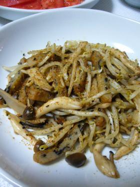 ヒジキ天とキノコともやしの炒め物