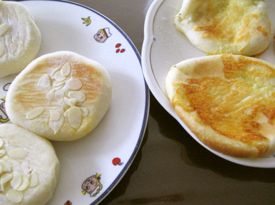 チーズとクリームの平焼きパン２種の写真