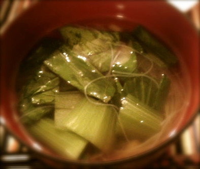 チンゲン菜と春雨のスープの写真