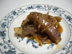 肉巻きポテトのデミグラスソース煮込み