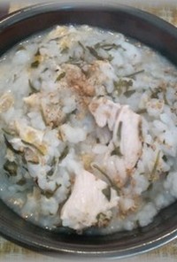 茶葉で作る「鶏梅茶雑炊」